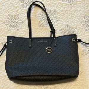 Michael Kors Large Drawstring Handbag 35F9STVT5V-001